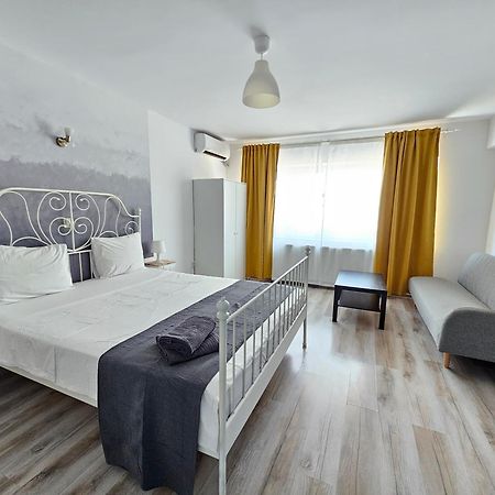 Color Apartments Old Town Center Bukares Bagian luar foto