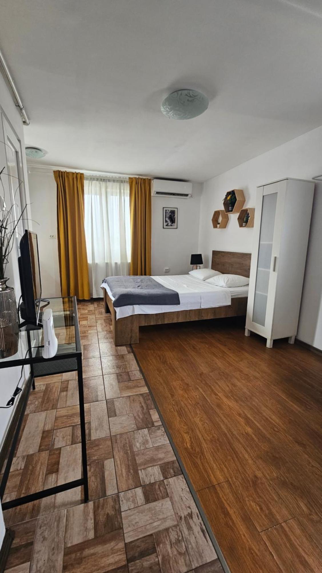 Color Apartments Old Town Center Bukares Bagian luar foto