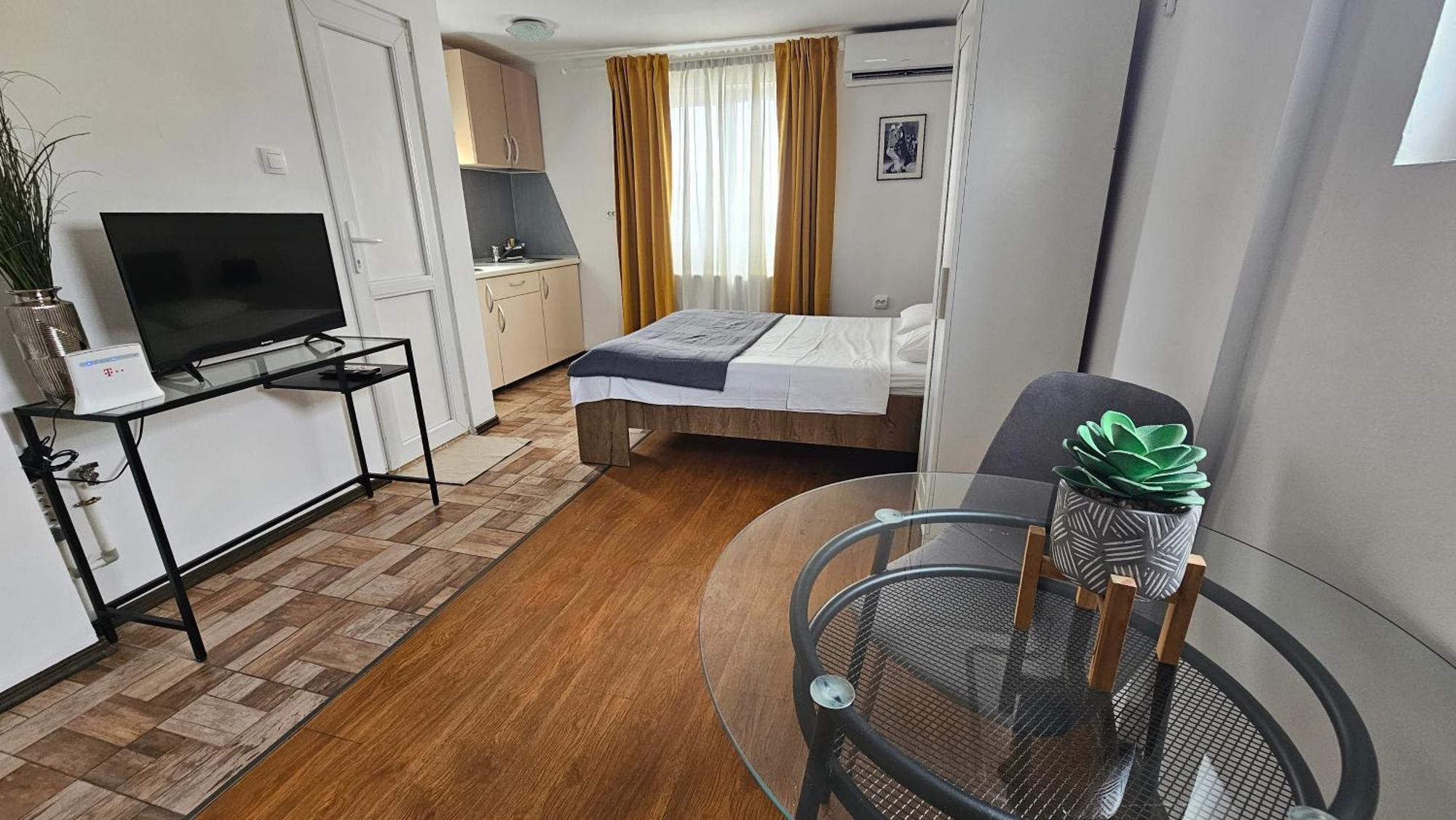 Color Apartments Old Town Center Bukares Bagian luar foto