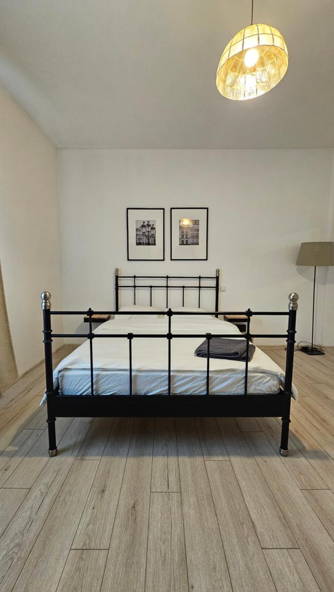 Color Apartments Old Town Center Bukares Bagian luar foto