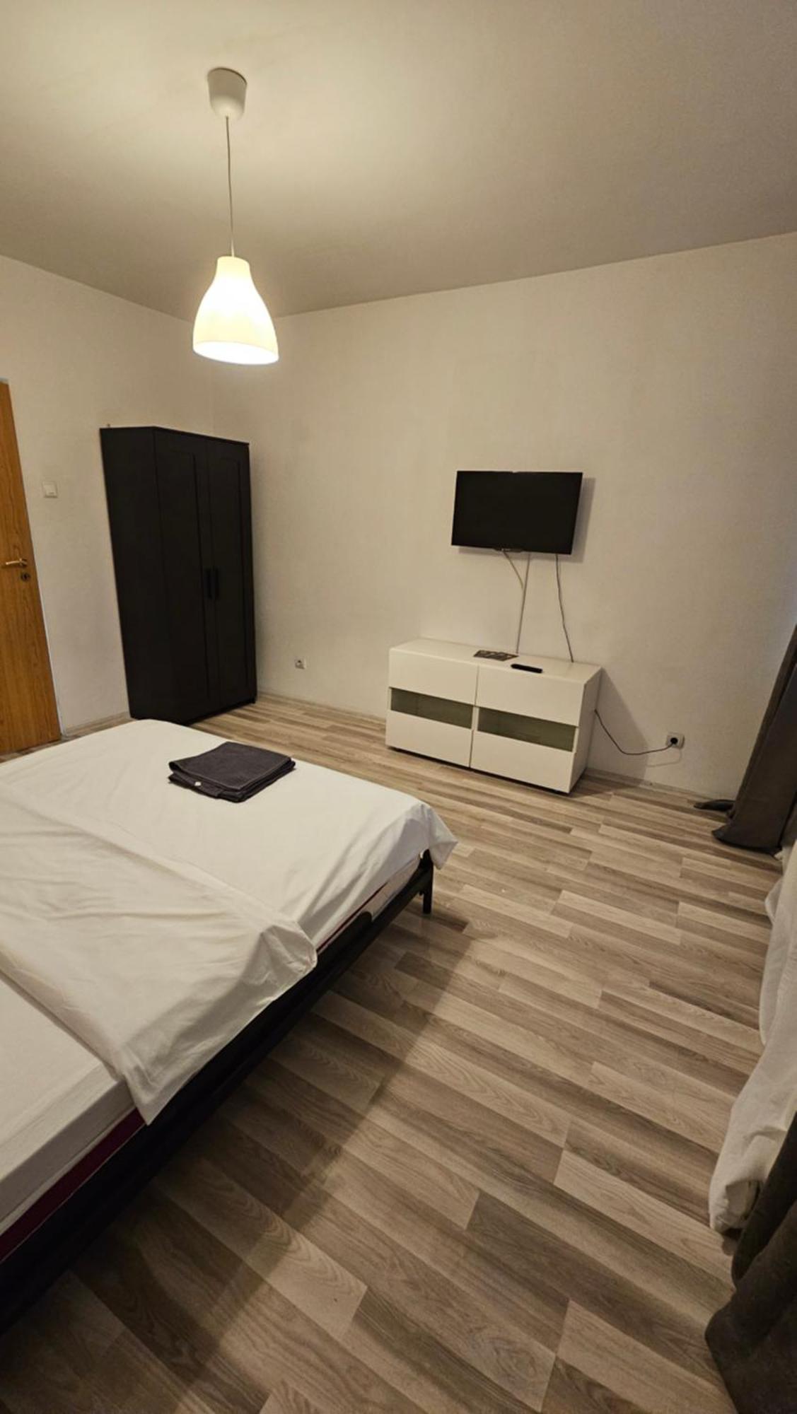 Color Apartments Old Town Center Bukares Bagian luar foto