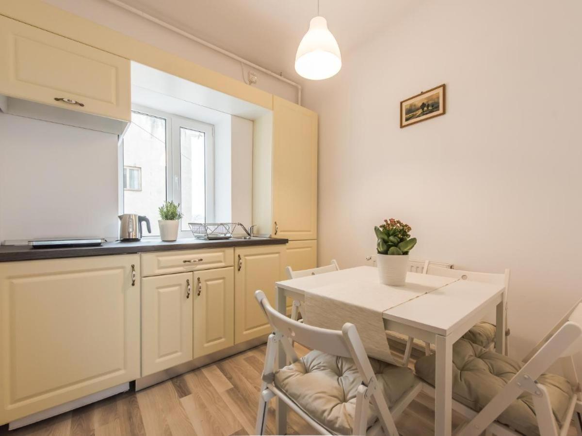 Color Apartments Old Town Center Bukares Bagian luar foto