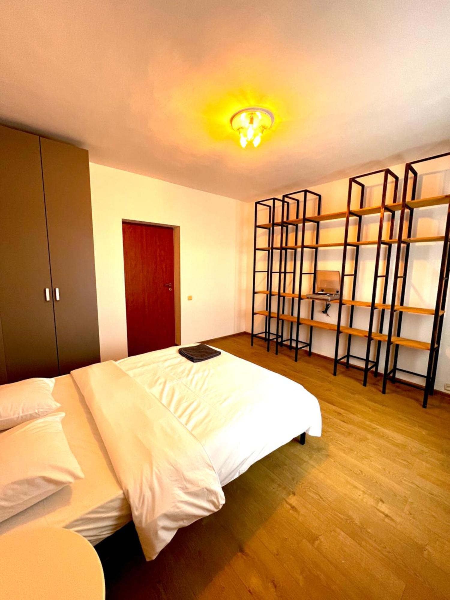 Color Apartments Old Town Center Bukares Bagian luar foto