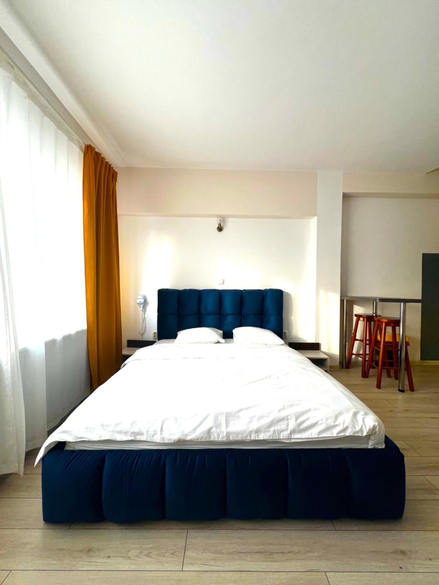 Color Apartments Old Town Center Bukares Bagian luar foto